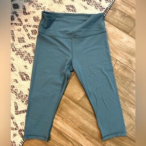ATHLETA Elation crop capri leggings dark surf teal size M